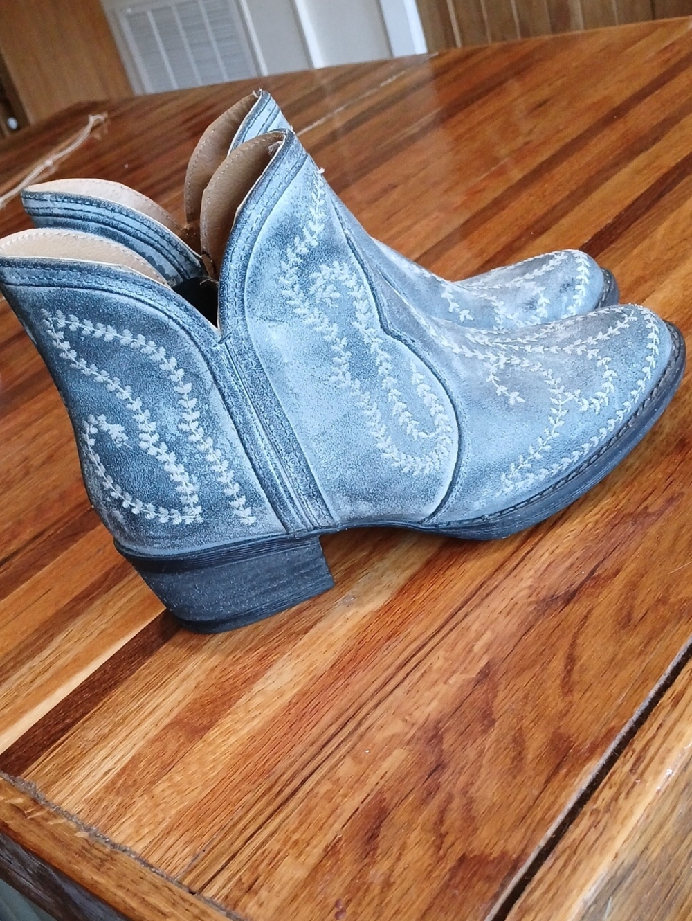 Womens Sterling River Embroidered Western  Booties - 6